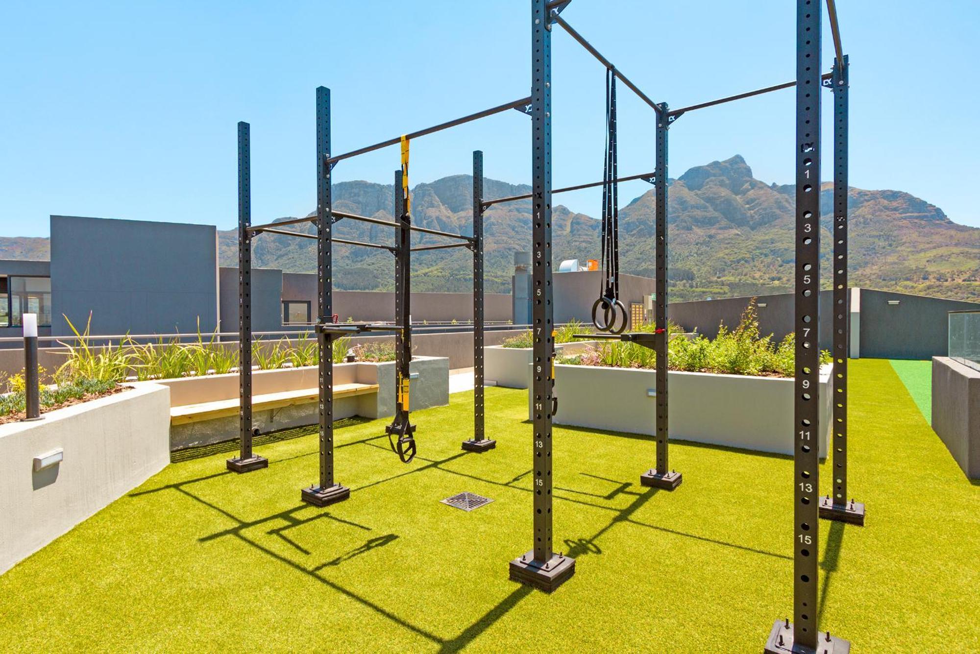 Newlands Peak Apartment